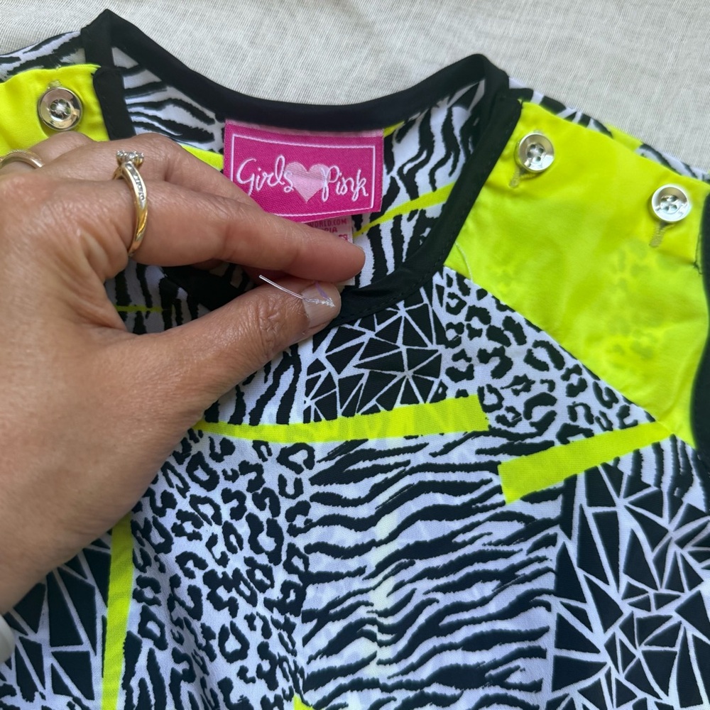 Sporty Green and Black Romper with Elastic Waist - Picture 6 of 7